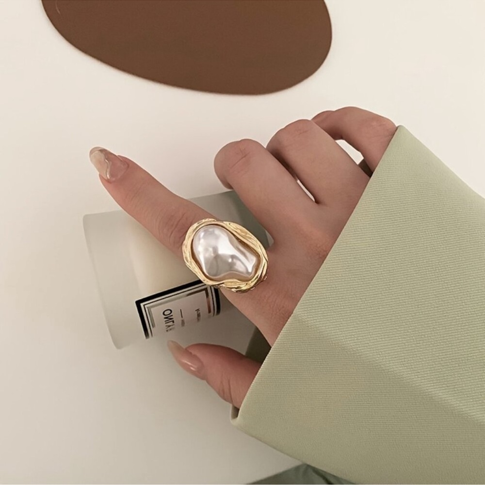 Elegant Gold and Silver Pearl Ring